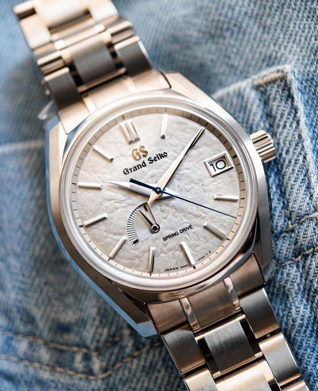 WATCHMANIAさんのインスタグラム写真 - (WATCHMANIAInstagram)「By far our favorite Grand Seiko dial. #grandseiko #springdrive #seiko #seikospringdrive #japanesewatch #japanesewatchmaking #horology #sbga415  @theminutemon」6月11日 16時28分 - watchmania