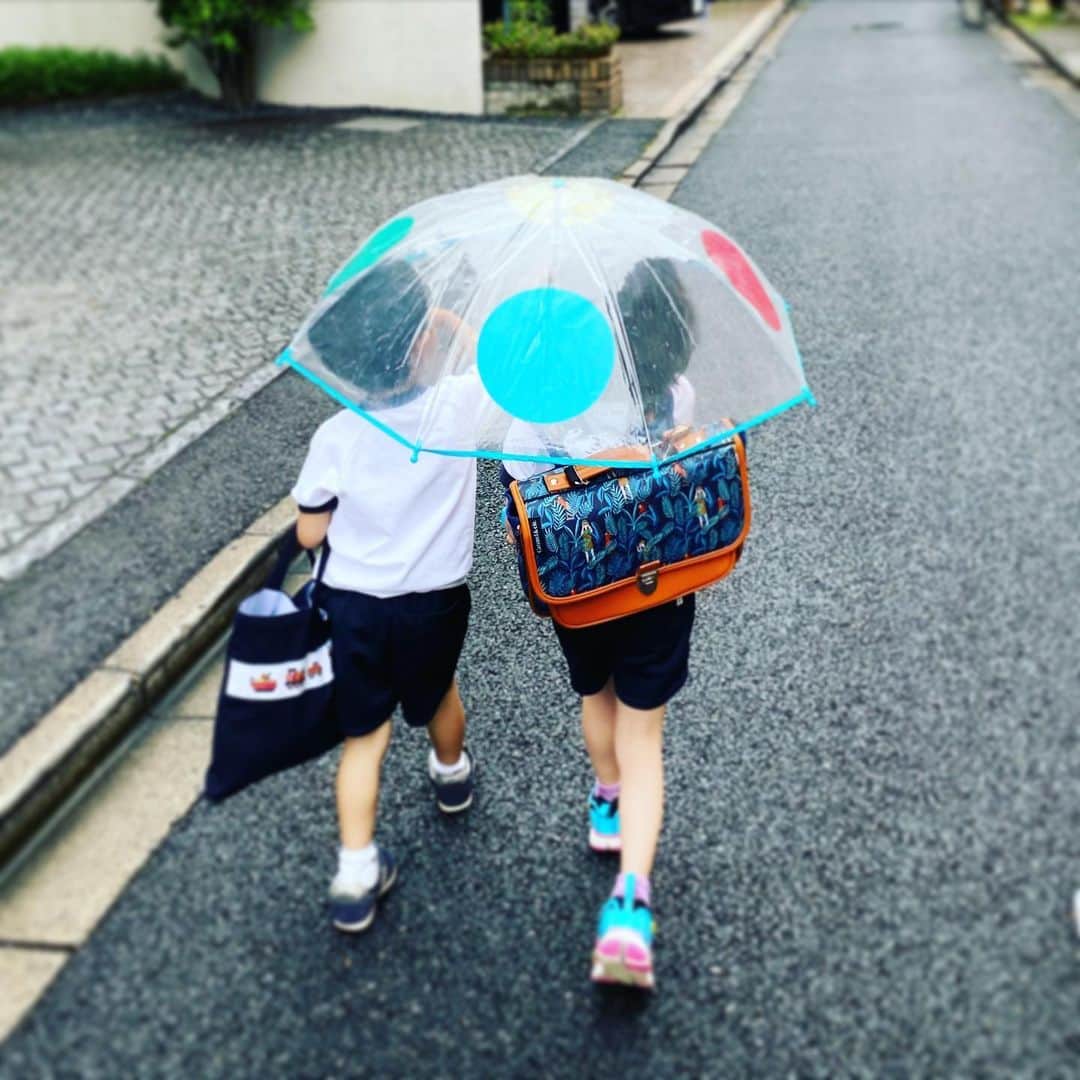 森本千絵さんのインスタグラム写真 - (森本千絵Instagram)「相合傘は　密かな　喜び❤️ いいよ、いいよ、ゆるす」6月11日 16時36分 - chiemorimoto_goen