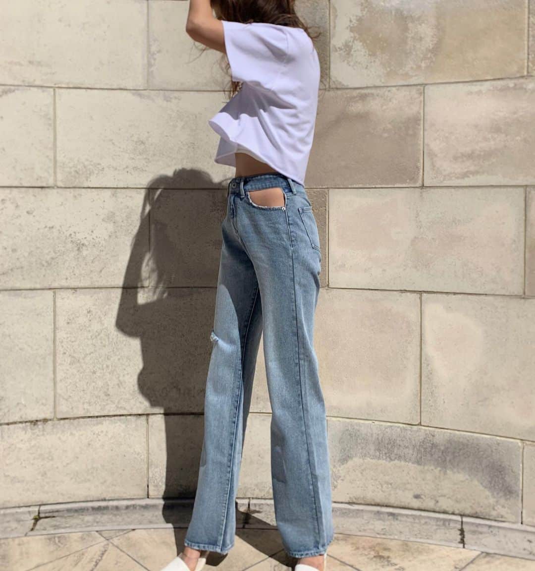 Yumaikaのインスタグラム：「summer撮影の画像📷 ずっと眺めてる👖❤︎🤤 @helioslivin_official  秋冬の商品も お楽しみに❤︎ . かっこよくて、可愛いモデルさんで 撮影しないとな😕🤔💭 私のやりたい世界観を できる限り表現したい💭 . 少しずつ 前進🚶🏻‍♀️ #helioslivin」