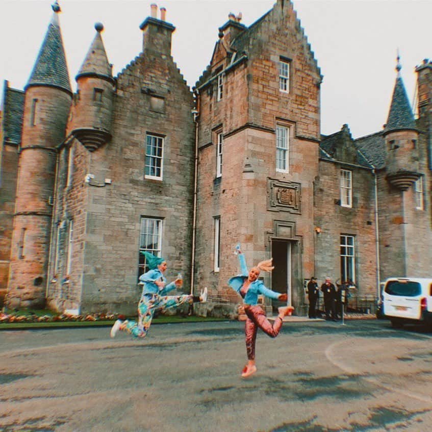シェパードのインスタグラム：「That time we did a show at Hogwarts...」