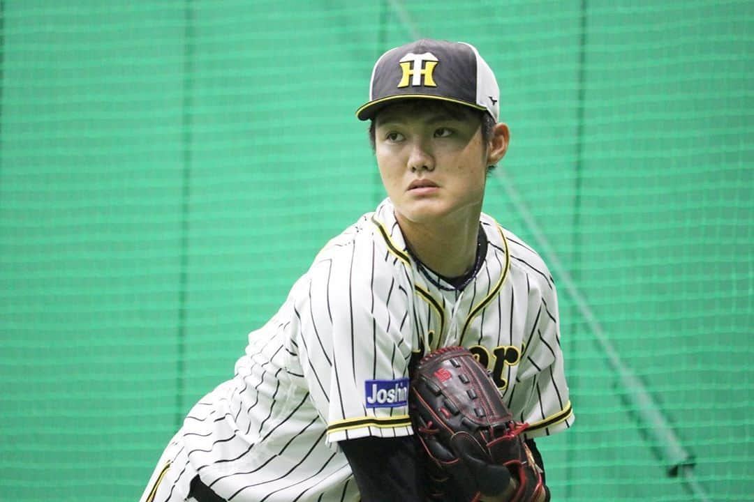 阪神タイガースさんのインスタグラム写真 - (阪神タイガースInstagram)「今日の残留組は雨の為、室内練習でした！ #及川雅貴 選手 #西純矢 選手 #藤谷洸介 選手 #桑原謙太朗 選手 #中田賢一 選手 #岩貞祐太 選手 #藤川球児 選手 #能見篤史 選手 #岩崎優 選手 #オネルキガルシア 選手 #阪神タイガース #its勝笑timeオレがヤル」6月11日 16時54分 - hanshintigers_official