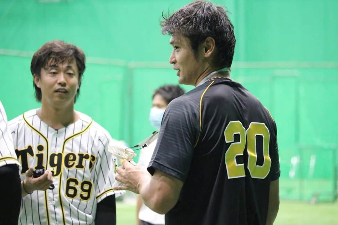 阪神タイガースさんのインスタグラム写真 - (阪神タイガースInstagram)「今日の残留組は雨の為、室内練習でした！ #及川雅貴 選手 #西純矢 選手 #藤谷洸介 選手 #桑原謙太朗 選手 #中田賢一 選手 #岩貞祐太 選手 #藤川球児 選手 #能見篤史 選手 #岩崎優 選手 #オネルキガルシア 選手 #阪神タイガース #its勝笑timeオレがヤル」6月11日 16時54分 - hanshintigers_official