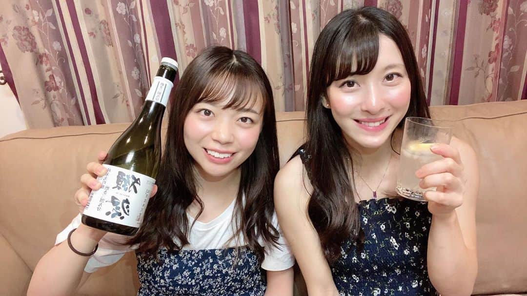 大田理裟のインスタグラム：「3月ぶりにいとこと家飲み☺️🍻﻿ ﻿ 死ぬほど話して笑って、﻿ ほんとに楽しい時間だった💕﻿﻿ また明日からトレーニング頑張ろう😏😏﻿ ﻿ #家飲み #久しぶりに二日酔い #🍻」