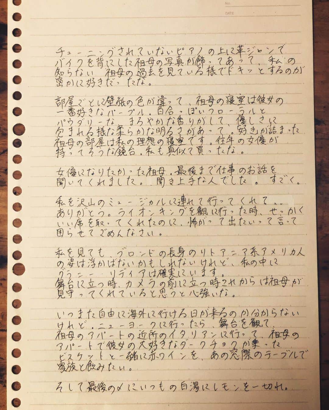 宮澤エマさんのインスタグラム写真 - (宮澤エマInstagram)「🙏🇺🇸🗽🍷💜 #coviddiaries」6月11日 22時34分 - emmamiyazawa
