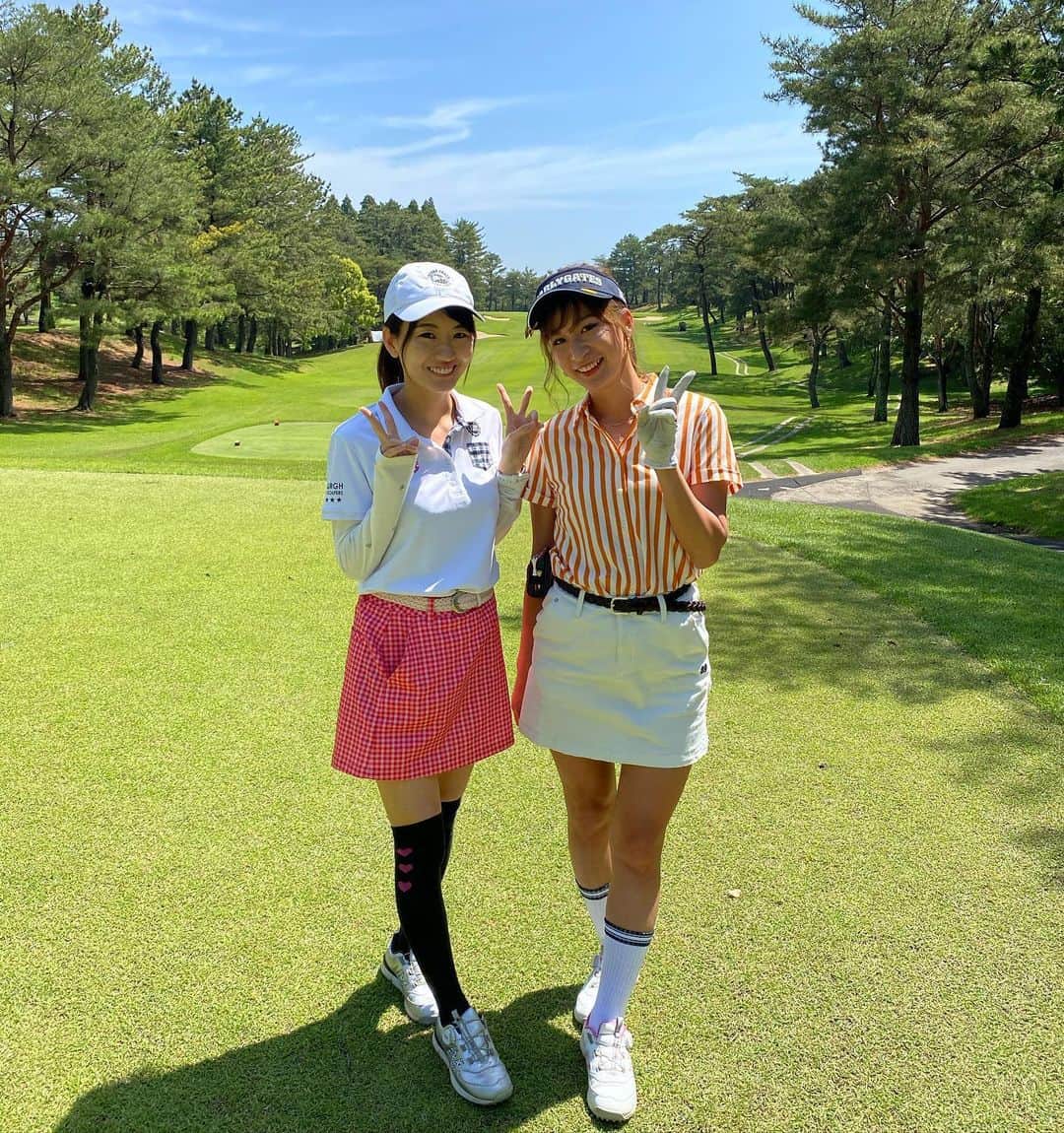 のインスタグラム：「. . いつかのゆいちゃんとのラウンドー🏌️‍♀️ 飛行機近かった❤️✈️ お昼休憩で食べたの冷やしらーめんが美味しかったぁ💞😻 . #千葉ゴルフ#pgm総成ゴルフクラブ #過去pic  #ポニーテール#ポニーテール女子#スポーツ女子 #ゴルフ #らーめん女子#冷やしらーめん#飛行機#golfgirl #ladiesgolf#golfhotties#golfbabes##golflife #golfstagram #lovegolf  #golfer #instagolf #markandlona #골프 #모델 #한국#高尔夫球#grandpgm#pgm#ramen」