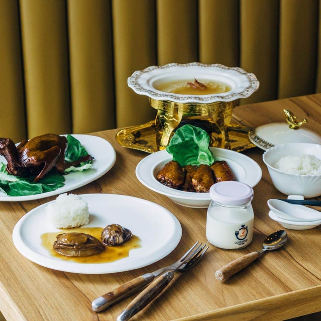 のインスタグラム：「Looking for a nice and cozy restaurant in Hong Kong? Slow Cook Good Food serves a delicious homemade Hong Kong cuisine. The chef and owner is extremely particular about the ingredients he uses and how they are prepared, which makes for a truly special experience.  体にやさしい香港家庭料理を味わえるレストラン  #herenowcity #herenowhongkong #wonderfulplaces #beautifuldestinations #travelholic #travelawesome #traveladdict #igtravel #livefolk #instapassport #optoutside #foodgrams#instafoodies#instafoodblogger#deliciousfood#discoverhongkong #igershk #unlimitedhongkong #insidehongkong #discoverhk #香港 #hkig #utravelhk #topcitybiteshk #hkfood #hkiger #hongkonginsta」