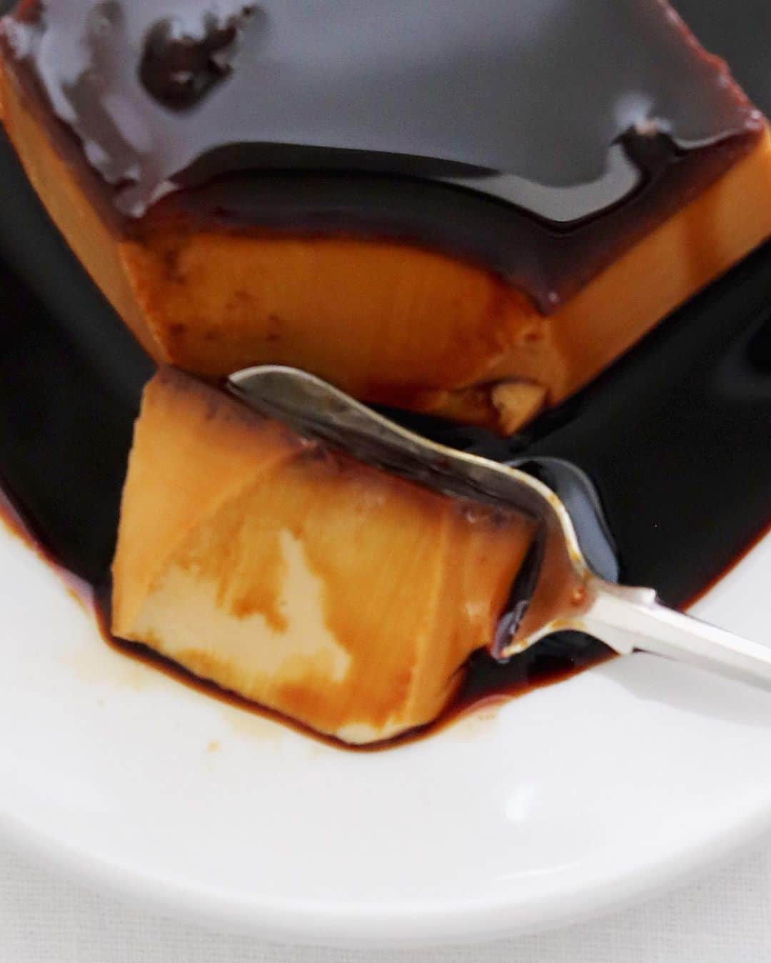 樋口正樹さんのインスタグラム写真 - (樋口正樹Instagram)「Pudding 🍮 . おやつに固めのプリン。 再び牛乳パックのやつ。 しっかりビターで濃い 大人カラメル仕上げで、 好みのに近づいてきた。 まだレシピ未完成です。 . . #牛乳パックプリン #固めのプリン #ビター系 #大人プリン #オトナプリン #東京牛乳 #pudding」6月11日 17時29分 - higuccini
