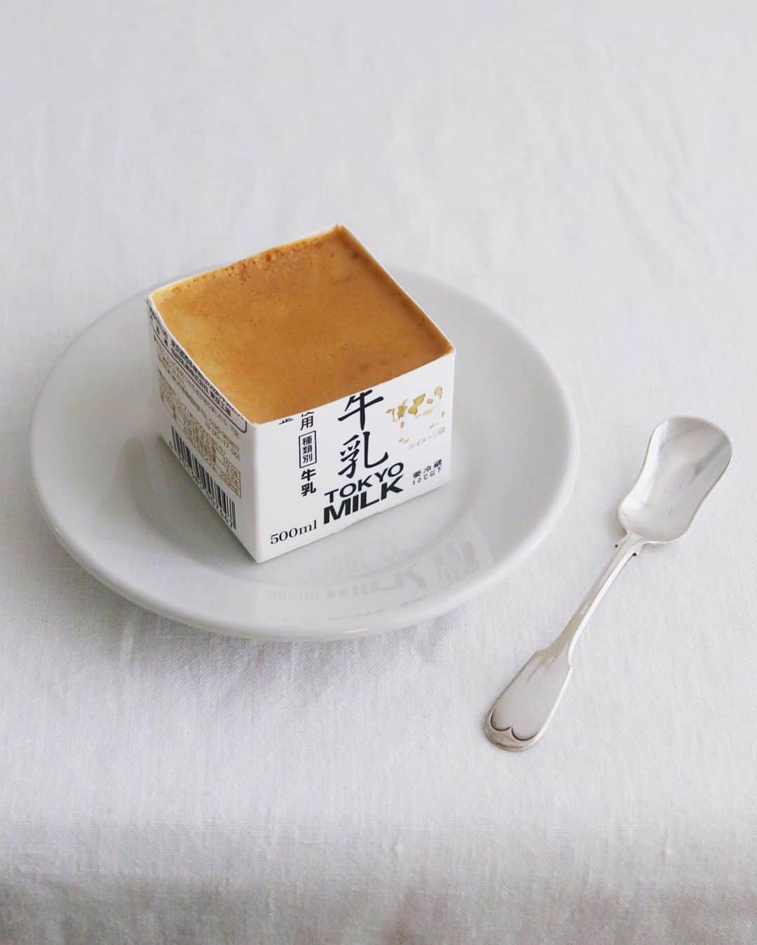 樋口正樹さんのインスタグラム写真 - (樋口正樹Instagram)「Pudding 🍮 . おやつに固めのプリン。 再び牛乳パックのやつ。 しっかりビターで濃い 大人カラメル仕上げで、 好みのに近づいてきた。 まだレシピ未完成です。 . . #牛乳パックプリン #固めのプリン #ビター系 #大人プリン #オトナプリン #東京牛乳 #pudding」6月11日 17時29分 - higuccini