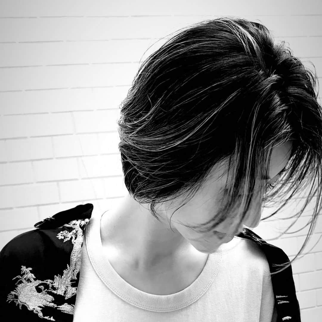 &mのインスタグラム：「また全頭ブリーチ断られた⸝⸝⸝ 一生できないうんめい( ；ᵕ； )」