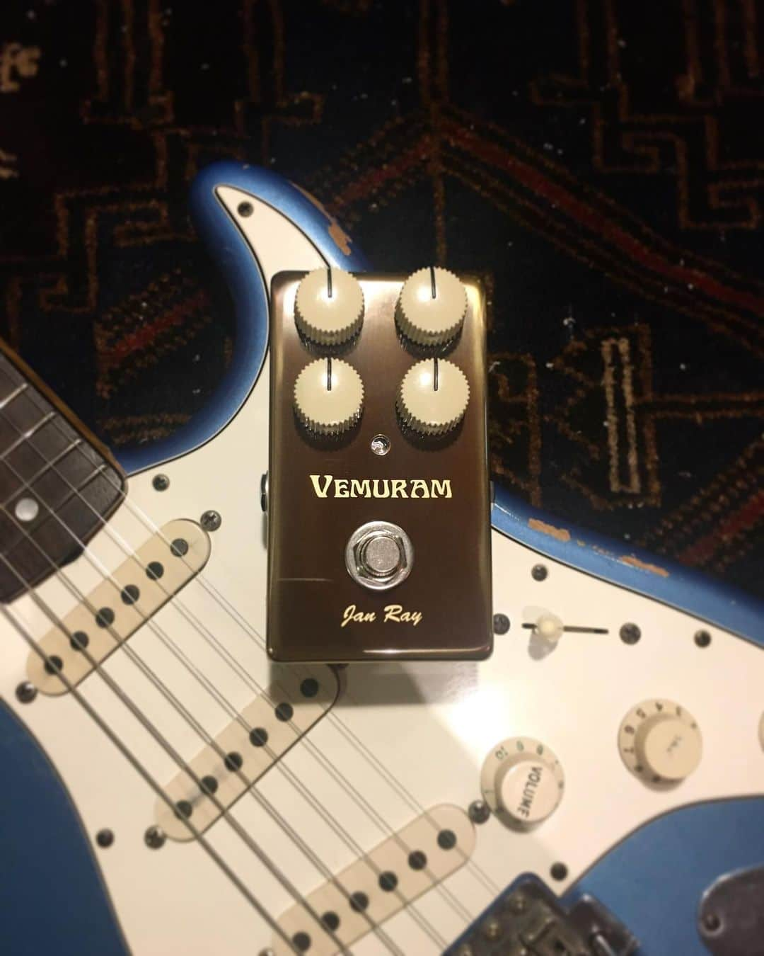 砂川一黄さんのインスタグラム写真 - (砂川一黄Instagram)「VEMURAM Jan Ray #VEMURAM #janray #fender #fendercustomshop #fenderstratocaster #effectspedalsrule」6月11日 17時56分 - sunagawa_cnr