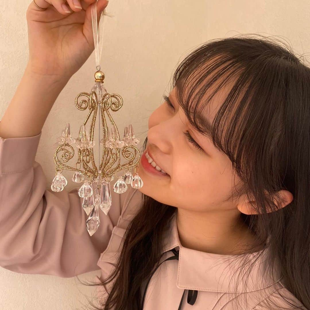 林芽亜里さんのインスタグラム写真 - (林芽亜里Instagram)「🎀﻿ ﻿ 10連発~‪( ᷇࿀ ᷆ )‬♥️﻿ ﻿ こんな感じのアンティークっぽい家具が好きです💡﻿ ﻿ お洋服はevelyn♡﻿ ﻿ 冬のバーゲンで買ったんだけどなかなか着る機会がなくてお洋服が早く着て~ってうったえてるような気がしました🤣﻿ ﻿ #ニコラ #nicola #林芽亜里 #evelyn」6月11日 18時22分 - meari__hayashi