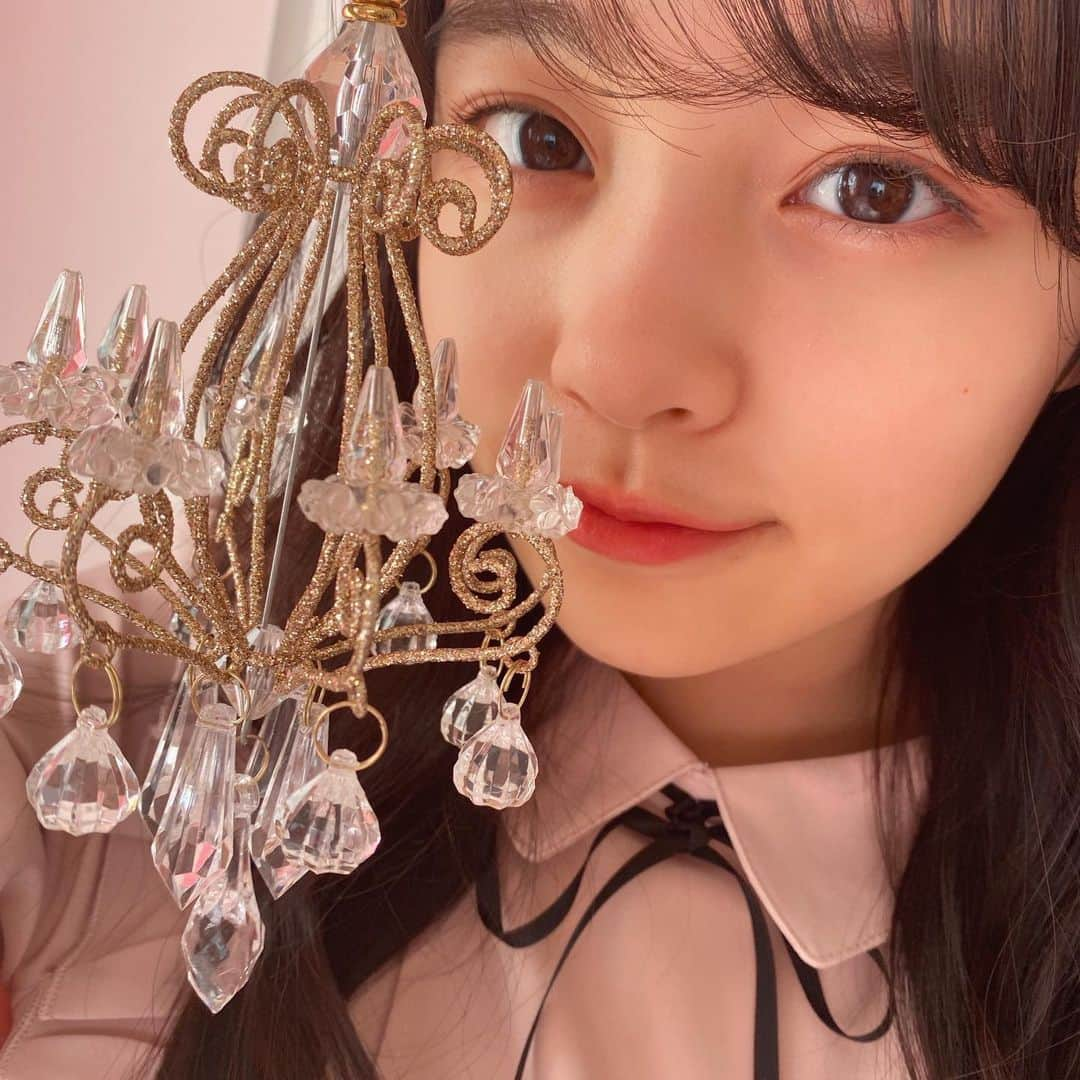 林芽亜里さんのインスタグラム写真 - (林芽亜里Instagram)「🎀﻿ ﻿ 10連発~‪( ᷇࿀ ᷆ )‬♥️﻿ ﻿ こんな感じのアンティークっぽい家具が好きです💡﻿ ﻿ お洋服はevelyn♡﻿ ﻿ 冬のバーゲンで買ったんだけどなかなか着る機会がなくてお洋服が早く着て~ってうったえてるような気がしました🤣﻿ ﻿ #ニコラ #nicola #林芽亜里 #evelyn」6月11日 18時22分 - meari__hayashi