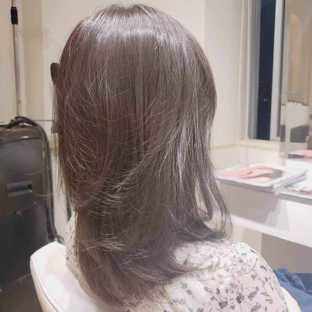 小田桐奈々さんのインスタグラム写真 - (小田桐奈々Instagram)「髪の毛ひさしぶりにカラーしました🥺 いやぁ！！！伸びましたな！ もうポニテもできるよっ！ * * #セミロング #暗髪 #ヘアスタイル #良い色 #おとななにゃん」6月11日 18時34分 - odagirinana
