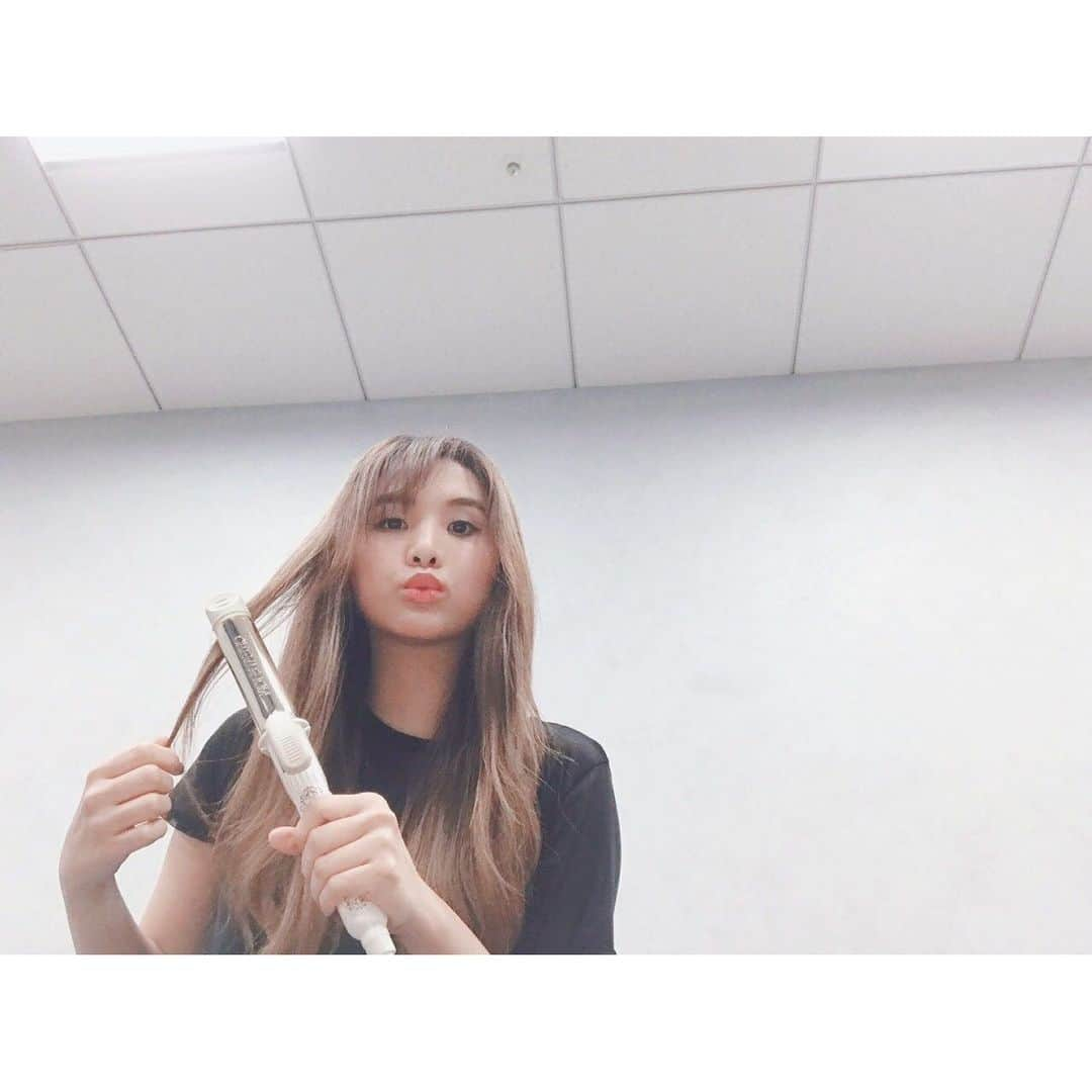 Beverlyさんのインスタグラム写真 - (BeverlyInstagram)「Just curling my hair💇🏽‍♀️🦄 #Beverly #ビバリー」6月11日 18時38分 - beverly_official_