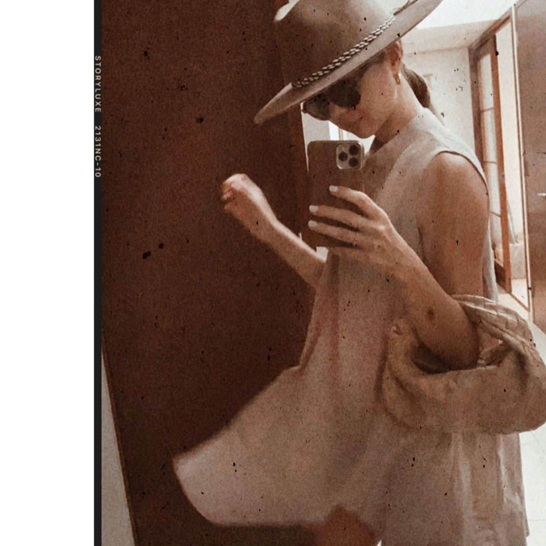 岡田美季さんのインスタグラム写真 - (岡田美季Instagram)「beige code🐫🐪🤎 hat @brixton (こうへいの🧔) onepiece @room306contemporary  bag @newbottega  boots @hunterboots  iPhonecase @room306contemporary  sunglasses @room306contemporary  梅雨入りだ！☂️ #fashion #ootd #coordinate #room306contemporary」6月11日 18時41分 - mikiokada0225