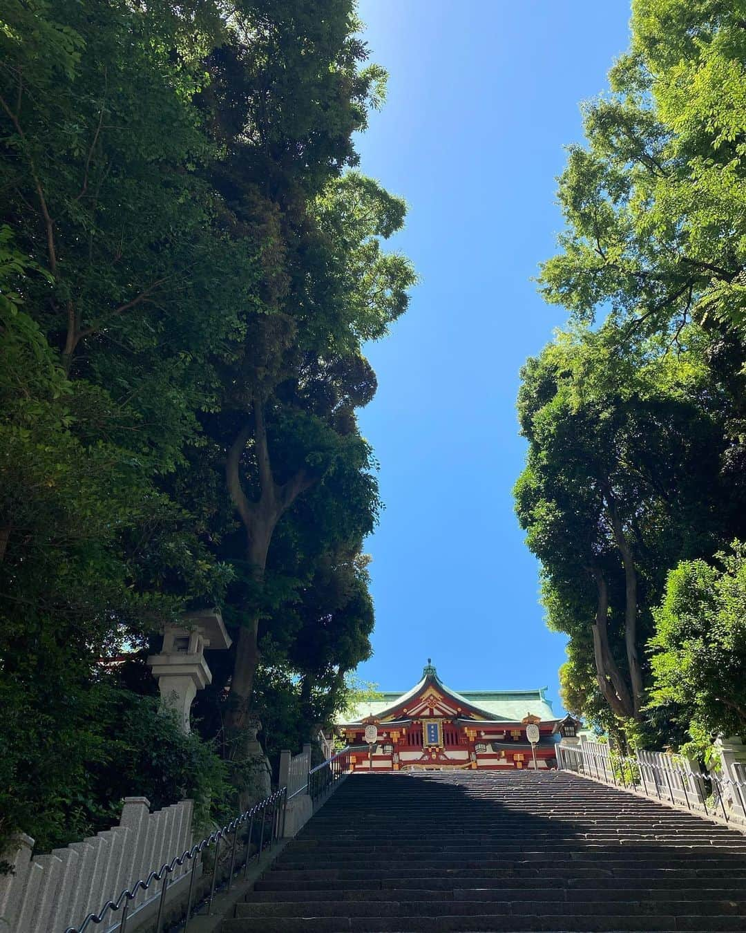 渋谷恭子さんのインスタグラム写真 - (渋谷恭子Instagram)「日枝神社⛩ #男坂  階段から見た空が綺麗だった😍🤣 ・ ・ #日枝神社」6月11日 18時50分 - kyoko.86