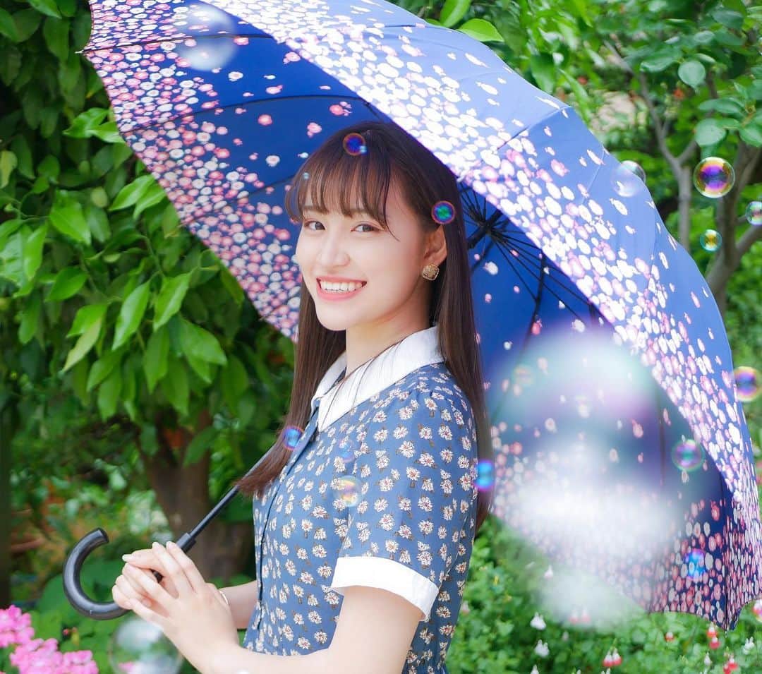 のインスタグラム：「梅雨入り🐸☔﻿ ﻿ ﻿ 今日から梅雨入りしたみたいです！！﻿ ﻿ 私は梅雨の期間は苦手なので早く過ぎ去って大好きなキラッキラの夏が長く続くように願ってます😆﻿ ﻿ どうも私は雨との相性が悪いんだよなぁ💭﻿ ﻿ #梅雨 #梅雨入り #雨 #これから毎日雨  #夏はやくきて  #夏大好き」