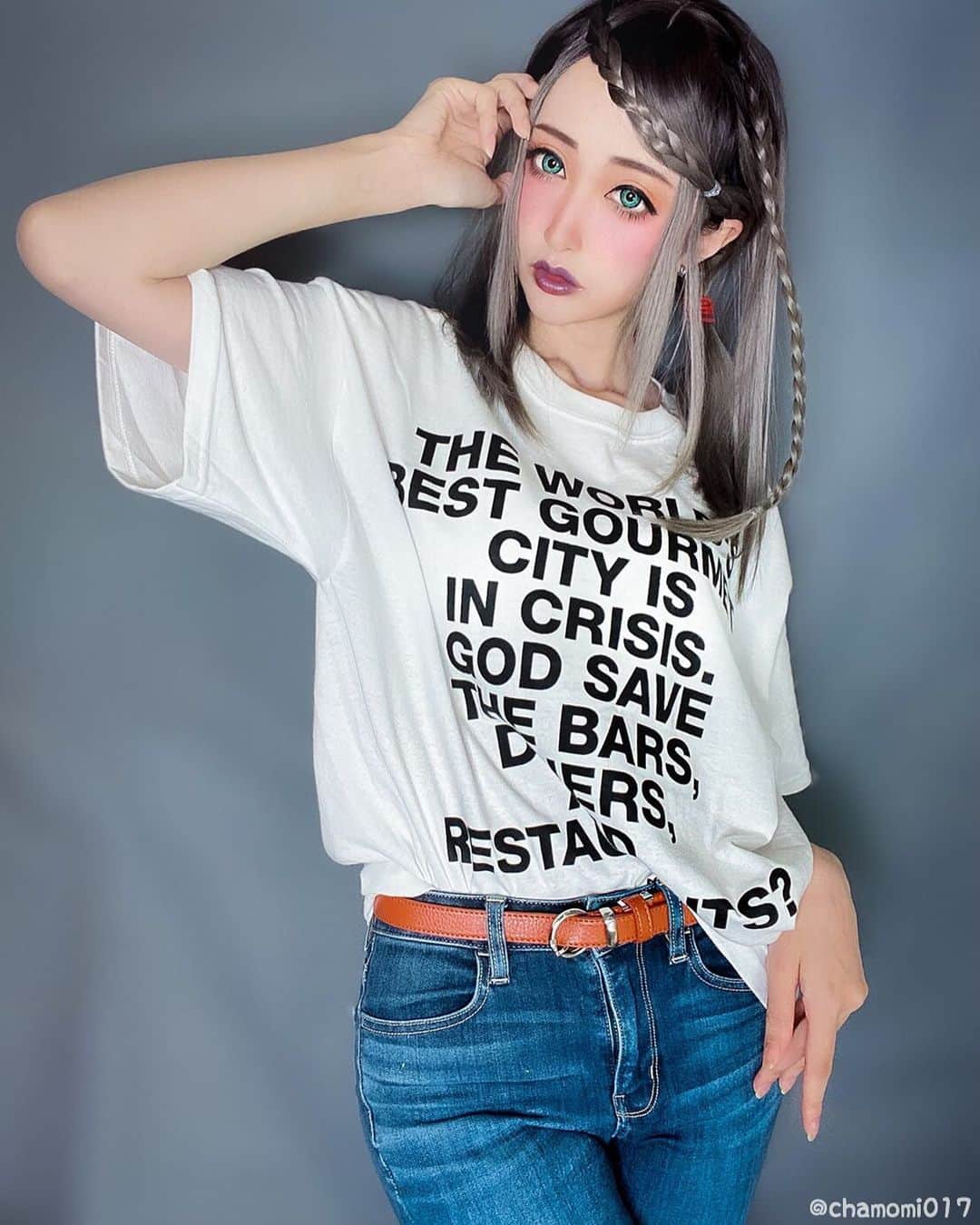のインスタグラム：「YouTube投稿！ ツイートはこちら https://twitter.com/chamomi017/status/1269851604192129025?s=21  #Tシャツ #fashiongram #fashionista #fashion #japan #glamb #日本 #cafe #restaurant #頑張ろう #応援 #応援してます #chamomile #cosplayer #コスプレイヤー #salfie #自撮り #写真 #宅コス #ジョジョ立ち #ジョジョ好きと繋がりたい #ジョジョラー #ジョジョカフェ  YouTubeはカモミールチャンネルを見てね！」