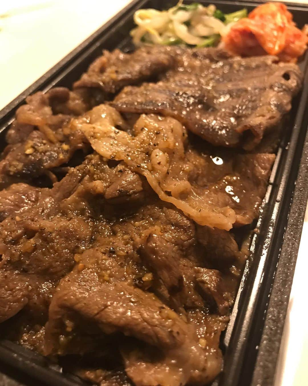 平沼紀久さんのインスタグラム写真 - (平沼紀久Instagram)「今日は、 LDH kitchenの焼肉弁当をTAKE OUT😋  美味しいはもとより、  毎日、育児に家事にフル稼働の妻が1番喜ぶよね‼️⤴️ TAKE OUTの種類が豊富なんで、 次は、何にしようか…。 次は、何にしてくれるのか…。 さあ、また明日って気持ちにありがとう😊」6月11日 19時28分 - norihisahiranuma