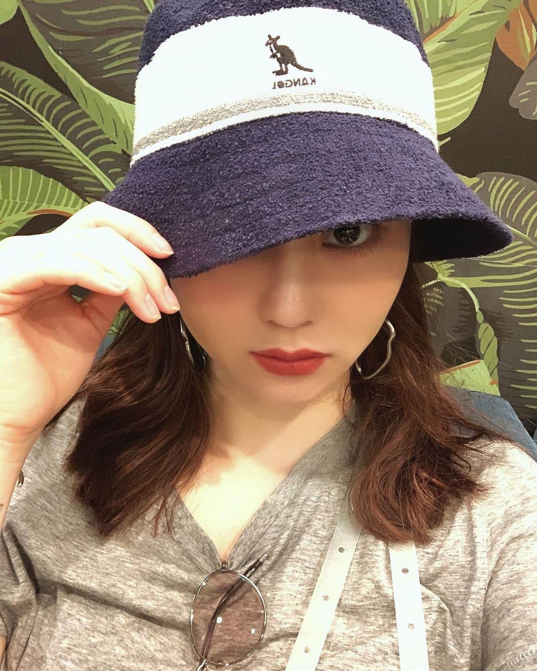 NANAMIさんのインスタグラム写真 - (NANAMIInstagram)「お知らせです♡ KANGOL REWARDとコラボして Tシャツ、ロンTを作ることになりました🦘❤️ @kangol__reward  男女兼用でカラーバリエーションから デザインまでいろいろ考案しました♡ 完全受注生産で6月受注開始予定です！！ いいものになったと思うのでお楽しみにしてて下さい❤️ また詳細は報告します♡ . 帽子は前から持ってる私物のでコラボ商品ではないよ✌︎ #kangolreward #kangolrewardコラボ」6月11日 19時30分 - nanami023