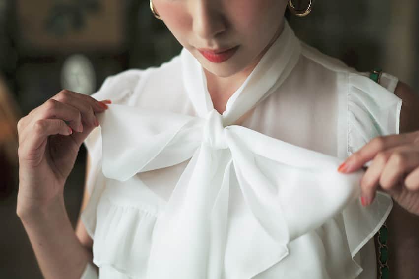 井上晃子さんのインスタグラム写真 - (井上晃子Instagram)「WHITE&BLACK. new: Bowtie blouse Ⅱ. . . (6/12 21:00-new release 🌿) #akiki#ss20#madeinjapan#bowtieblouse」6月11日 19時34分 - akiki_2015