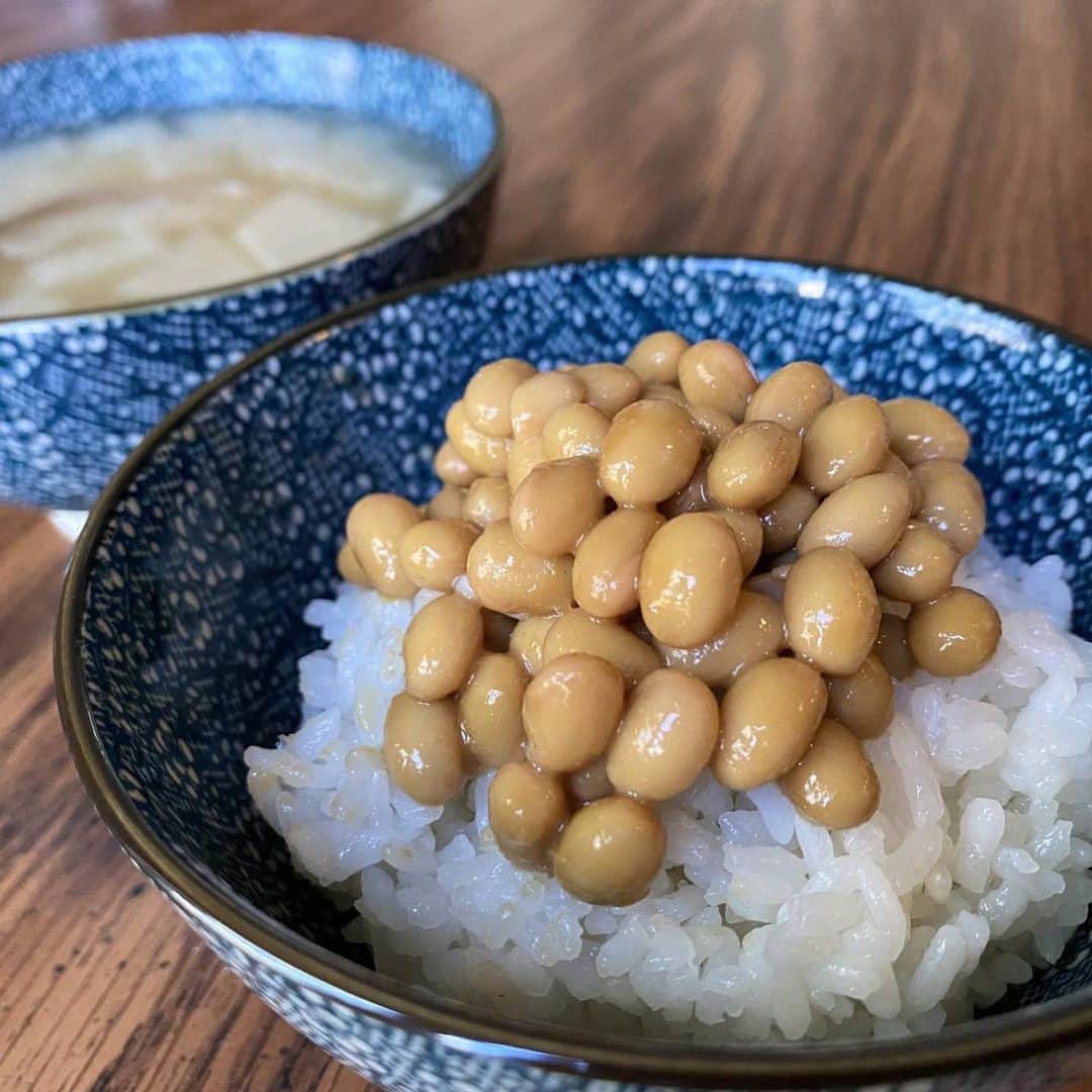 The Japan Timesさんのインスタグラム写真 - (The Japan TimesInstagram)「Some people picked up baking bread or growing plants while they quarantined at home during the peak of coronavirus infections. But did you ever think about making homemade nattō? It can be time consuming and takes several steps, but it may be worth it — if you enjoy the taste of nattō, that is. Click on the link in our bio for the recipe. 📸 Daniel Morales (@howtojapanese) . . . . . . #Japan #Tokyo #natto #baking #cooking #japanesefood #japanesecooking #recipe #stayhome #日本 #東京 #納豆 #料理 #日本料理 #レシピ #家で過ごそう」6月11日 19時53分 - thejapantimes
