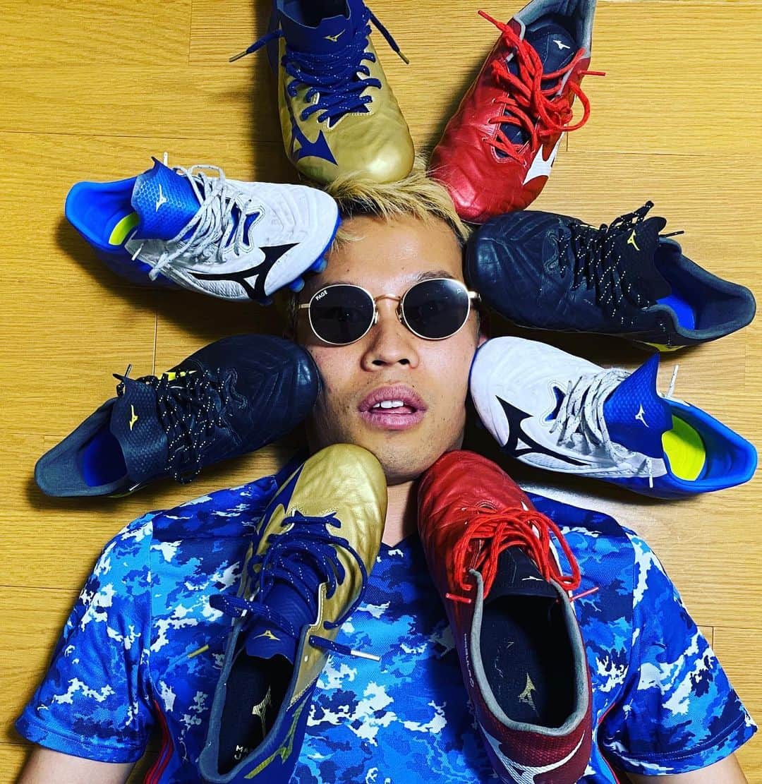 マキヒカのインスタグラム：「. #こんなお花があれば素敵だよね #お花という見え方も出来ればスパイクにリンチされてるマキヒカっていう見え方も出来ると思います #レビュラ　#ミズノ　#mizuno」