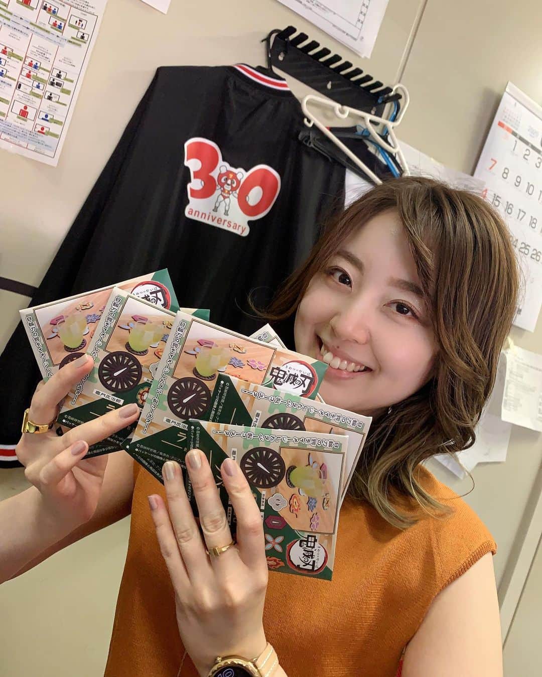 磯田彩実さんのインスタグラム写真 - (磯田彩実Instagram)「. .  じゃーん🤤. . #ある日の開封式. . . #鬼滅の刃#コースター#鬼滅#開封式. #実は私も持ってる#炭治郎と蜜璃ちゃんと天元#毎週楽しいです. #コンプリートしちゃった. #tvh#アナウンサー#磯田彩実. #outfit#stola#ストラ」6月11日 20時22分 - ayami_isoda.tvh7