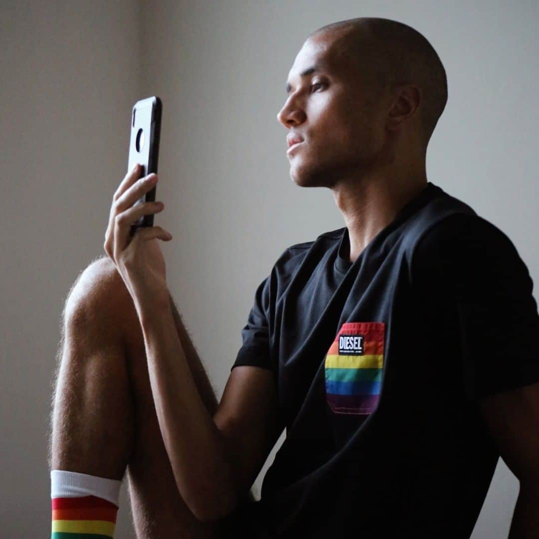 ディーゼルのインスタグラム：「“I'm Saro. I'm a Recording Artist. I'm proud to be Black & Queer." Each one of us is diverse and Diesel is proud to support any kind of diversity. Thanks @saro #ForSuccessfulLoving #Pride2020 #DieselPride #Pride #PrideMonth」