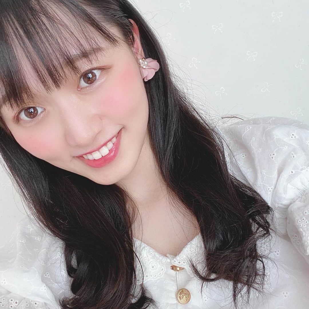 のインスタグラム：「鼻汗女からお知らせ💗 今夜は生放送！23:56〜MBS📺 『バズナイト★ナマー！』 ご覧ください🩰是非是非  放送圏外はTVerで見れます  放送中の24:00すぎには  今週の新作動画二本が  YouTube・Twitter・Instagramに  投稿されます  また再生回数でオンエアをかけた  芸人たちの勝負です  ご協力よろしくお願い致します  私はありがたいことに  2週連続1位です  皆様のおかげです  先週はウラ番組MCもやらせていただきました  実は・・今日もやってきます  アキナさんにすがりつきバレリーナですが  できるだけがんばります  では  生放送でお会いしましょう  #バズナイトナマー#バズナマ #吉本自宅劇場#バレエ大好き  #吉本新喜劇#新喜劇#よしもと新喜劇#吉本坂46#吉本興業#MBS#毎日放送  #松浦景子#松浦景子バレエ #バレリーナ#バレエ#バレエダンサー#芸人 #バレエ芸人#バレリーナ芸人」