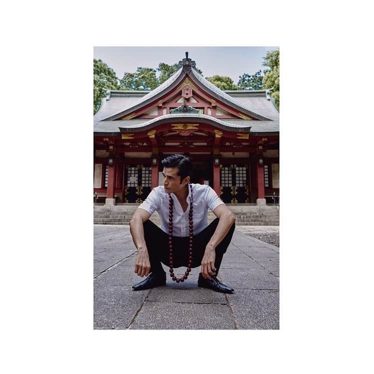尚玄さんのインスタグラム写真 - (尚玄Instagram)「梅雨入り前の、ある晴れた昼下り。 Photo by @kristofsagna #Fashion #Shooting #Photography #Suit #Style #Sumo #Shrine」6月11日 20時55分 - shogenism