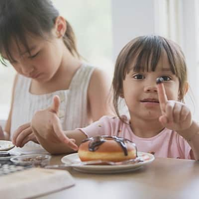 Zippy's Restaurantsさんのインスタグラム写真 - (Zippy's RestaurantsInstagram)「The face you make when your parents bring home a #DIY Donut Kit! 🍩  Includes: • Four unglazed Yeast Donuts • Glaze • Rainbow sprinkles • Cookie crumbs • Chocolate peanut butter chunks • Chocolate sprinkles • Chocolate glaze 🍩  Order the DIY Donut Kit on Zippys.com or our mobile app and remember to select ASAP pick up.」6月12日 6時23分 - zippys