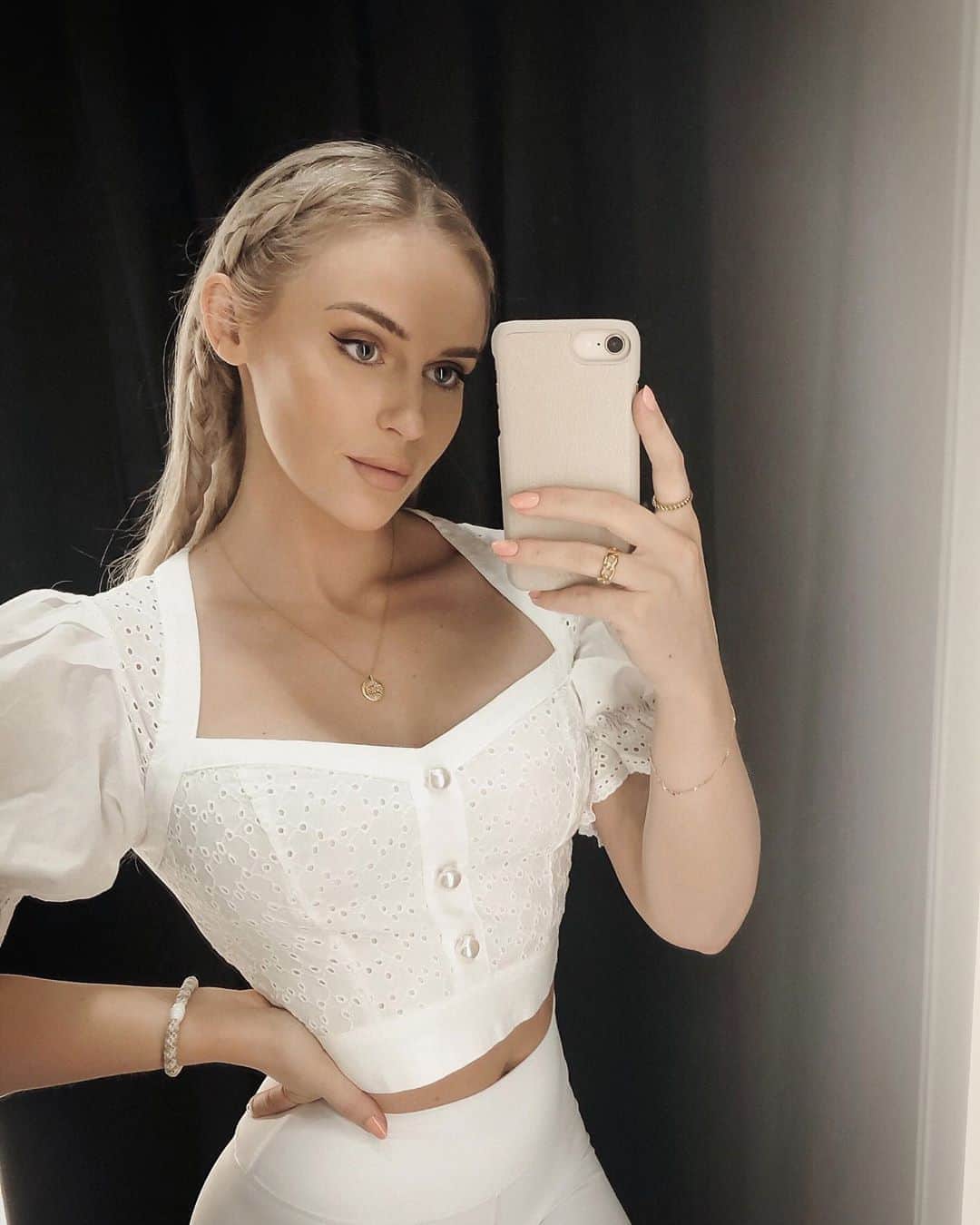 Anna Nyströmのインスタグラム：「🌻」