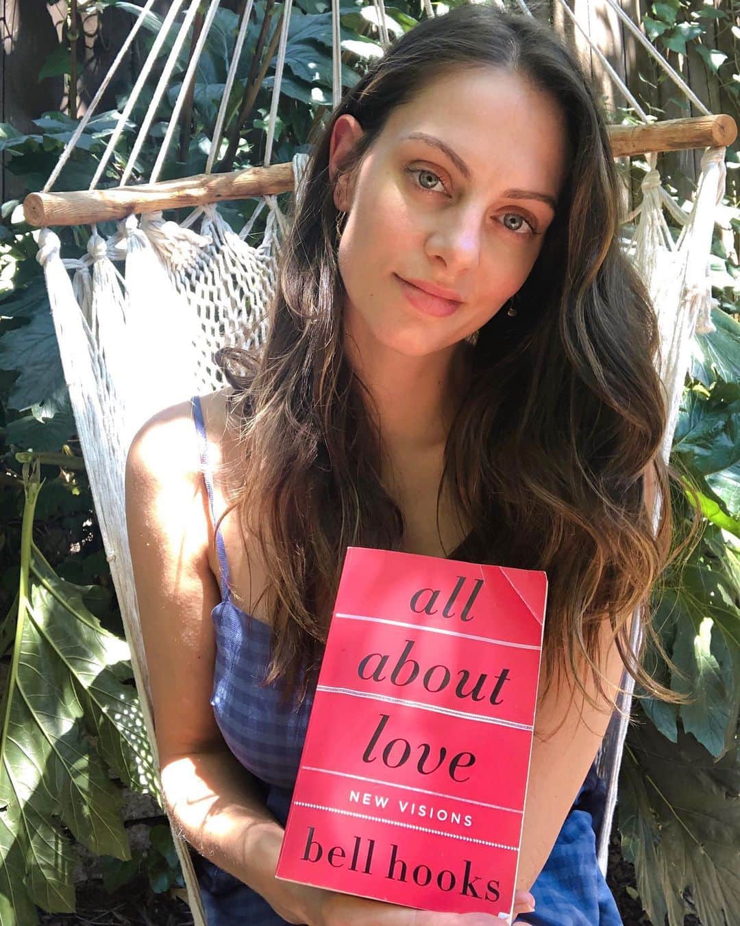 のインスタグラム：「I started reading this book last month by professor and social activist @bellhooks_  And it is, as titled, #allaboutlove. She helps define love as “the will to extend oneself for the purpose of nurturing one’s own or another’s spiritual growth”. In other words, Love is the action of helping, protecting, and supporting ourselves and others to be the best people we can be. I would be ignorant to say I’m not part of the problem. Our system isn’t broken is was designed to help people fail solely based on the color of their skin. But I do have the will to learn and educate myself, to look deep inside and ask how I can contribute to the solution, and how I can support this movement and truly love my fellow human being ❤️ #blacklivesmatter #justiceforbreonnataylor #justiceforahmaud #justiceforgeorgefloyd #love #nojusticenopeace #icantbreathe #equality」