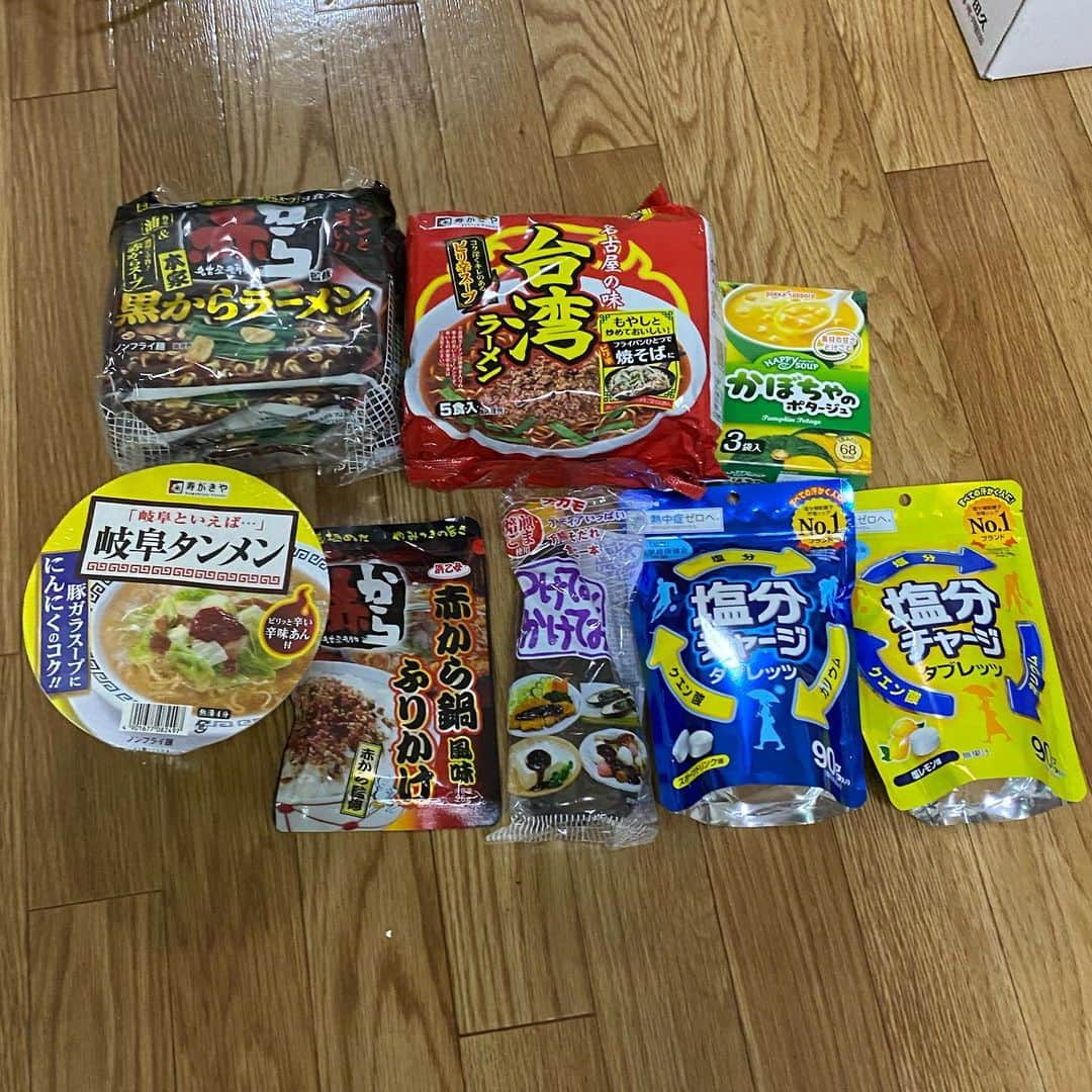 小田幸平のインスタグラム：「中日時代からのファンの方から差し入れが愛媛マンダリンパイレーツ事務所に届きました。現役時代から色々応援頂いていた方で本当に感謝しています。 ありがとうございます😊 #愛媛マンダリンパイレーツ#差し入れ#野球#中日ドラゴンズ#読売ジャイアンツ#はげch」