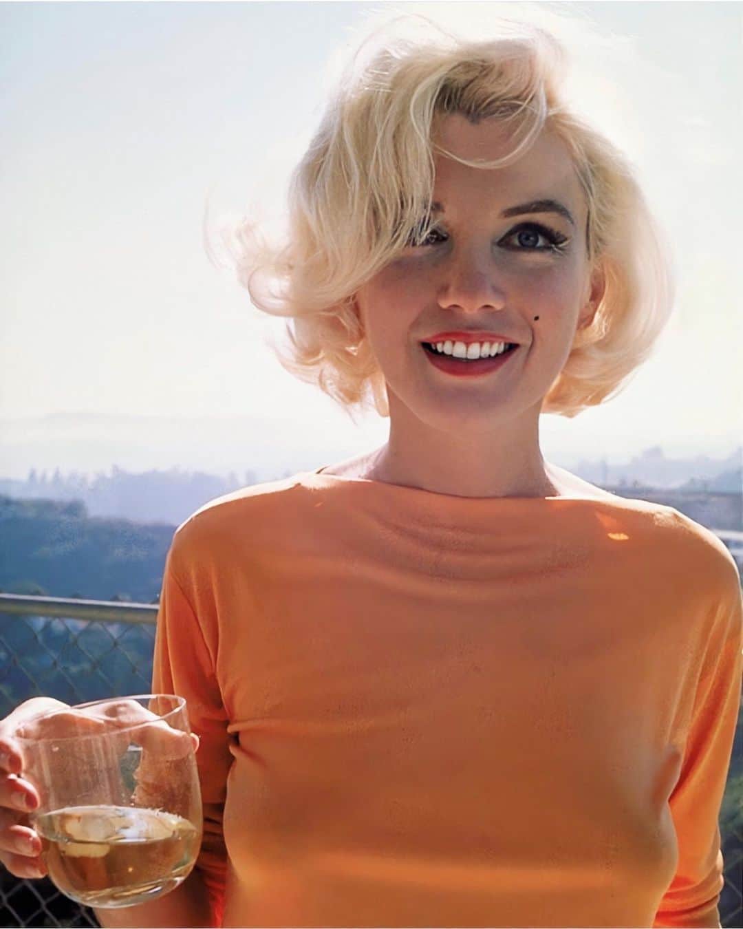 マリリン・モンローのインスタグラム：「Marilyn photographed by George Barris in July, 1962.🧡 One of her last photo shoots just a month before her passing.」