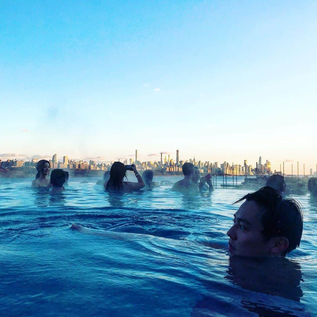 のインスタグラム：「I’ve been missing there seriously whether it’s irritatingly humid today🧊♨️🤭🎐」