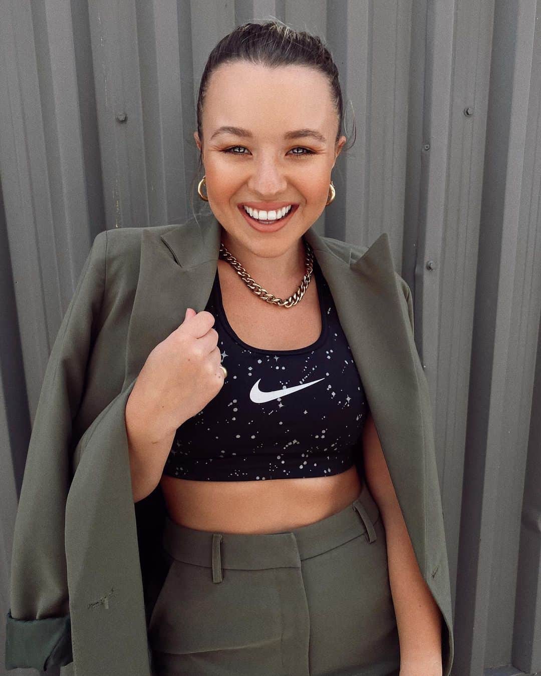 トーリ・ウェブスターのインスタグラム：「business in the front, sporty in the back ✔️」