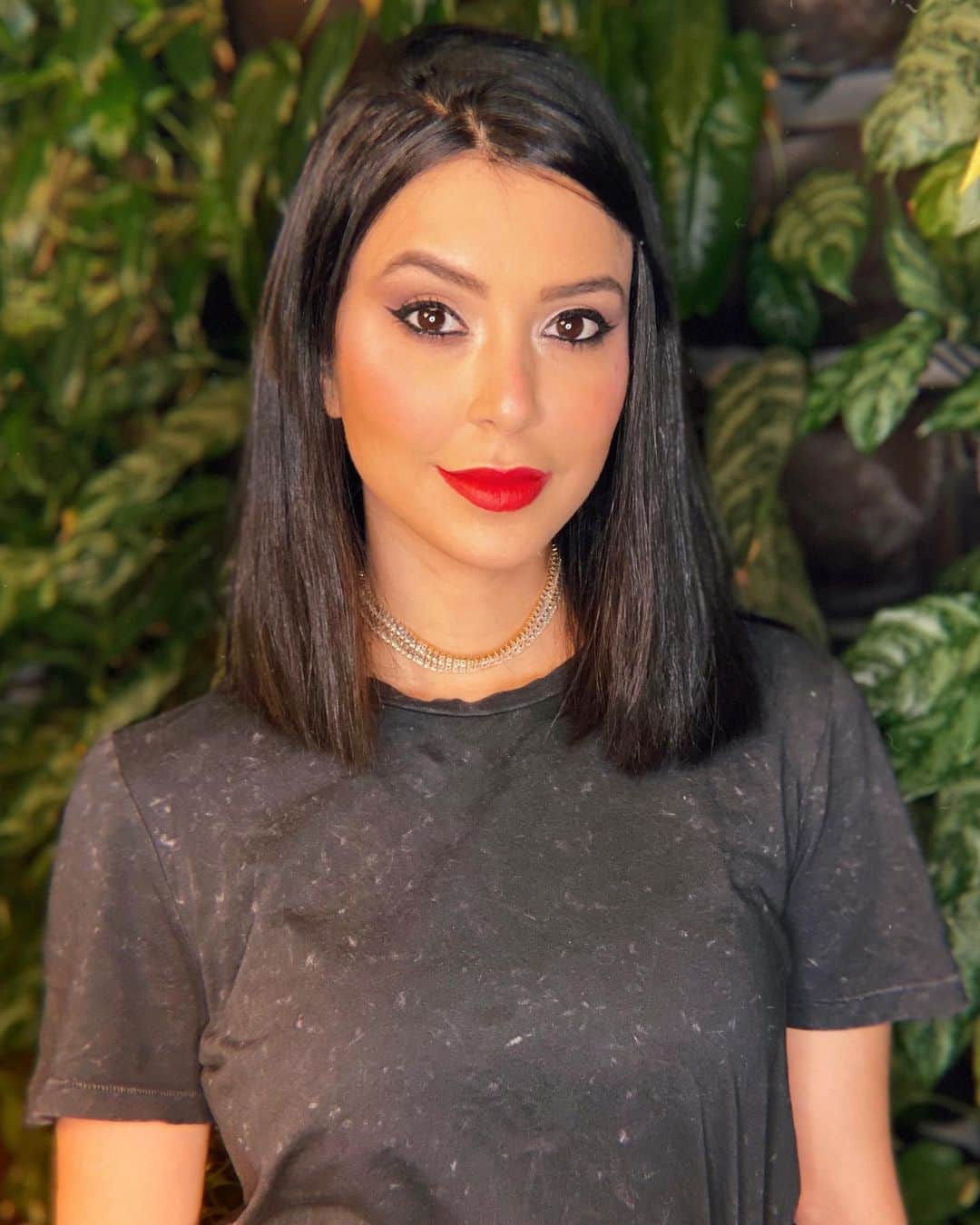 Gabriela Salesのインスタグラム：「Viramentos de jogos da vida real kkkk. Esse foi o resultado da make especial de Dia dos Namorados que fiz na live que já está salva no IGTV da @avonbrasil . Curtiram? Corre lá pra conferir 😍❤️ *publi」