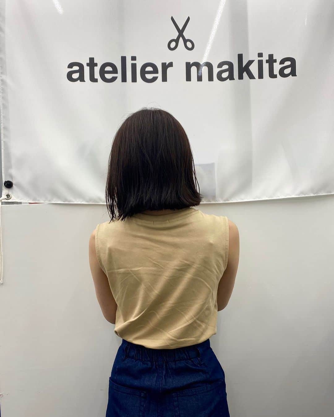 横山由依さんのインスタグラム写真 - (横山由依Instagram)「椅子に座ってリラックスしてたら Tシャツこうなっちゃいました！  #ateliermakita #アトリエマキタ」6月11日 22時59分 - yokoyamayui_1208