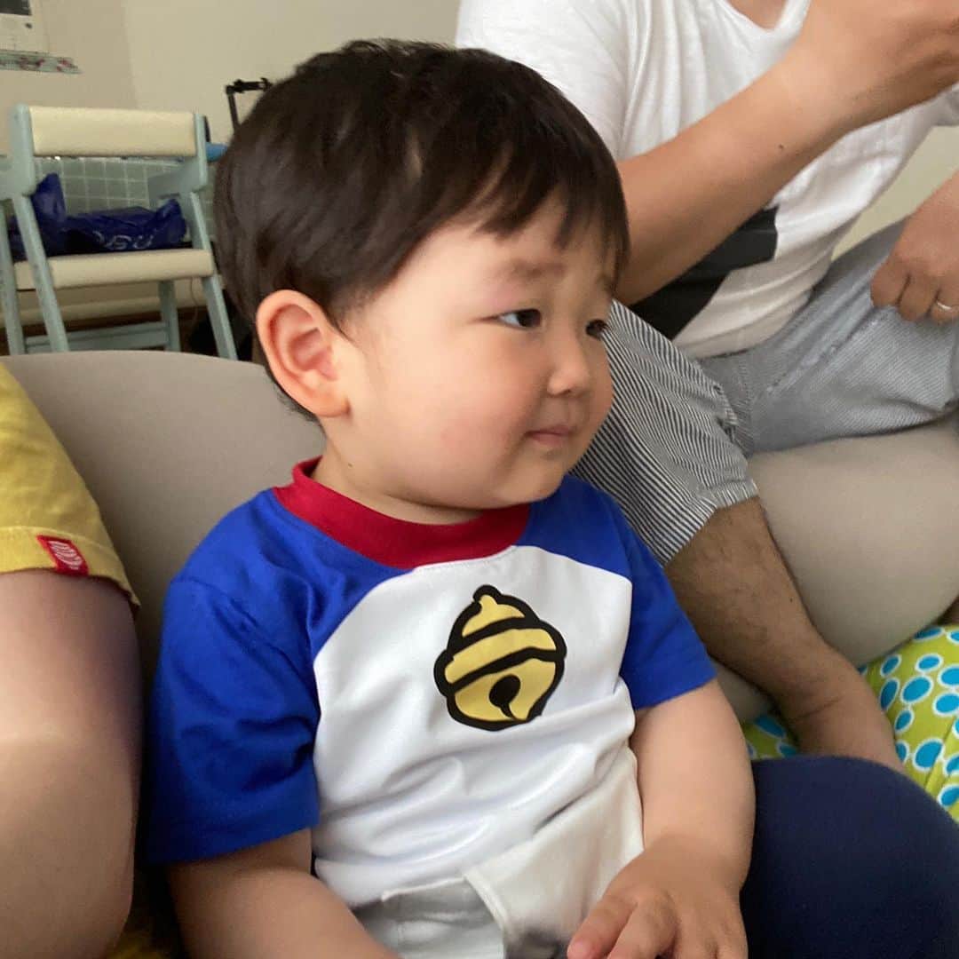山西章博のインスタグラム：「ドラえもんになりました。 #赤ちゃん #嫡男 #せがれ #ドラえもん  #tシャツ  #ばあばからのプレゼント  #耳だけ似てる #耳以外も似て来た #これ以上似るな #ママリ#パパリ#ベビフル#ベビリトル#コドモノ#mamanoko#コノビー#mamanokoカメラ部#mamanokoギフトキャンペーン#コドモダカラ」