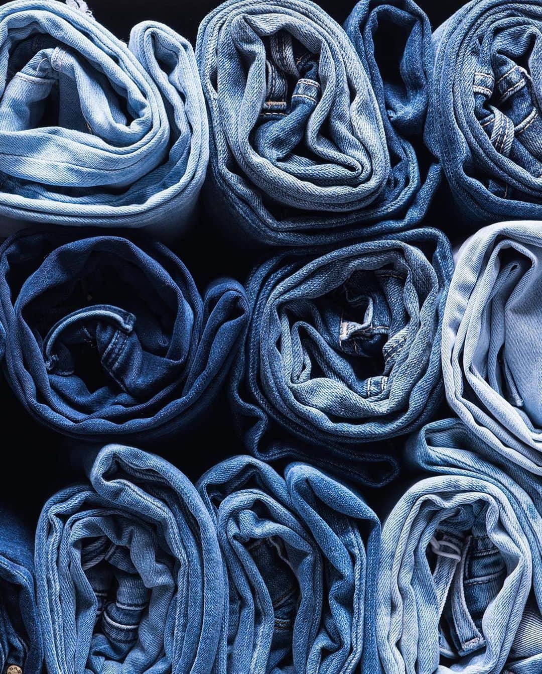 ガスさんのインスタグラム写真 - (ガスInstagram)「Endless shades of blue. Discover all the washes of our denim and find the your perfect fit! #GASjeans #denim #denimwash #bluedenim」6月11日 23時14分 - gasjeans