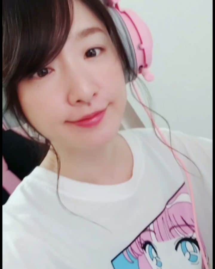 葉山いくみのインスタグラム：「久しぶりにストーリーじゃなくて普通にあげてみよ～ 明日は3ヶ月ぶりの美容室なんだ☺️ この伸びきった前髪をようやく切れる～✂️✨ 気分転換に髪型も変えちゃおっかな！  #razer」