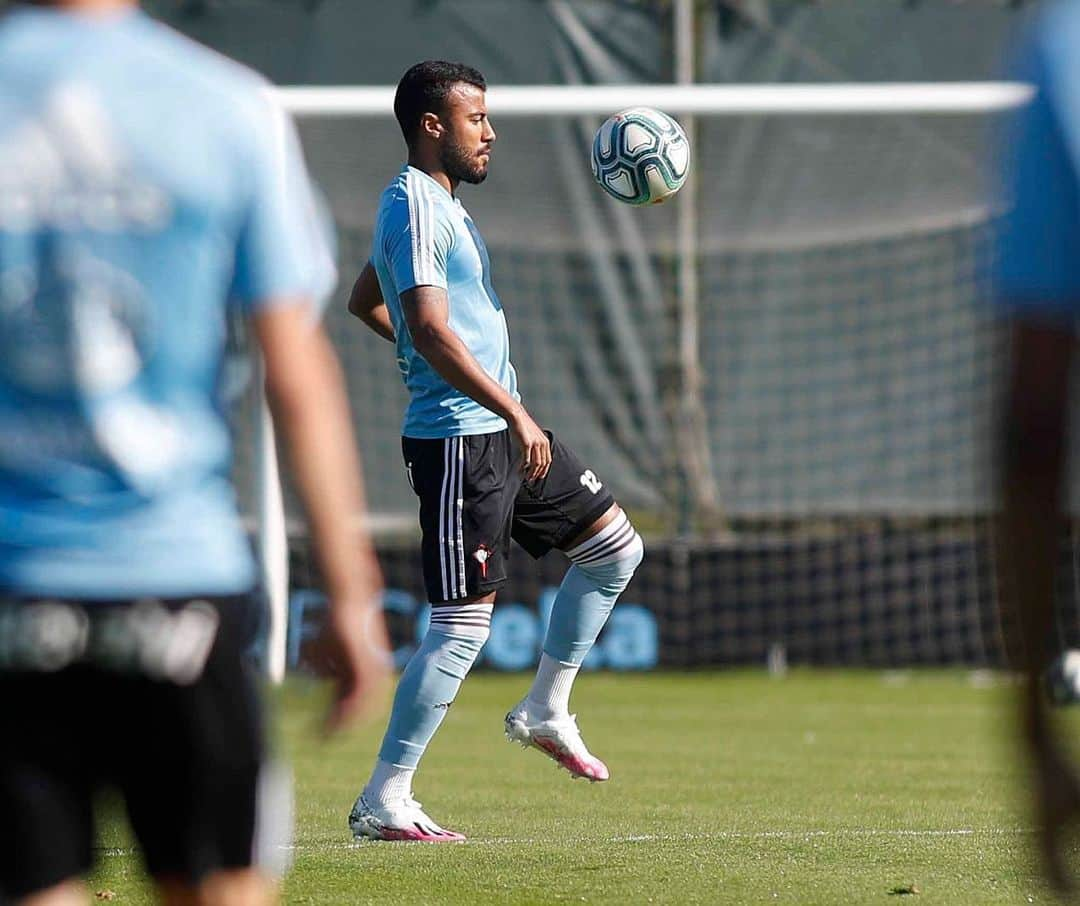 ラフィーニャさんのインスタグラム写真 - (ラフィーニャInstagram)「2 days left⏳⚽️ Con ganas de fútbol? 😉😱」6月11日 23時41分 - rafalcantara