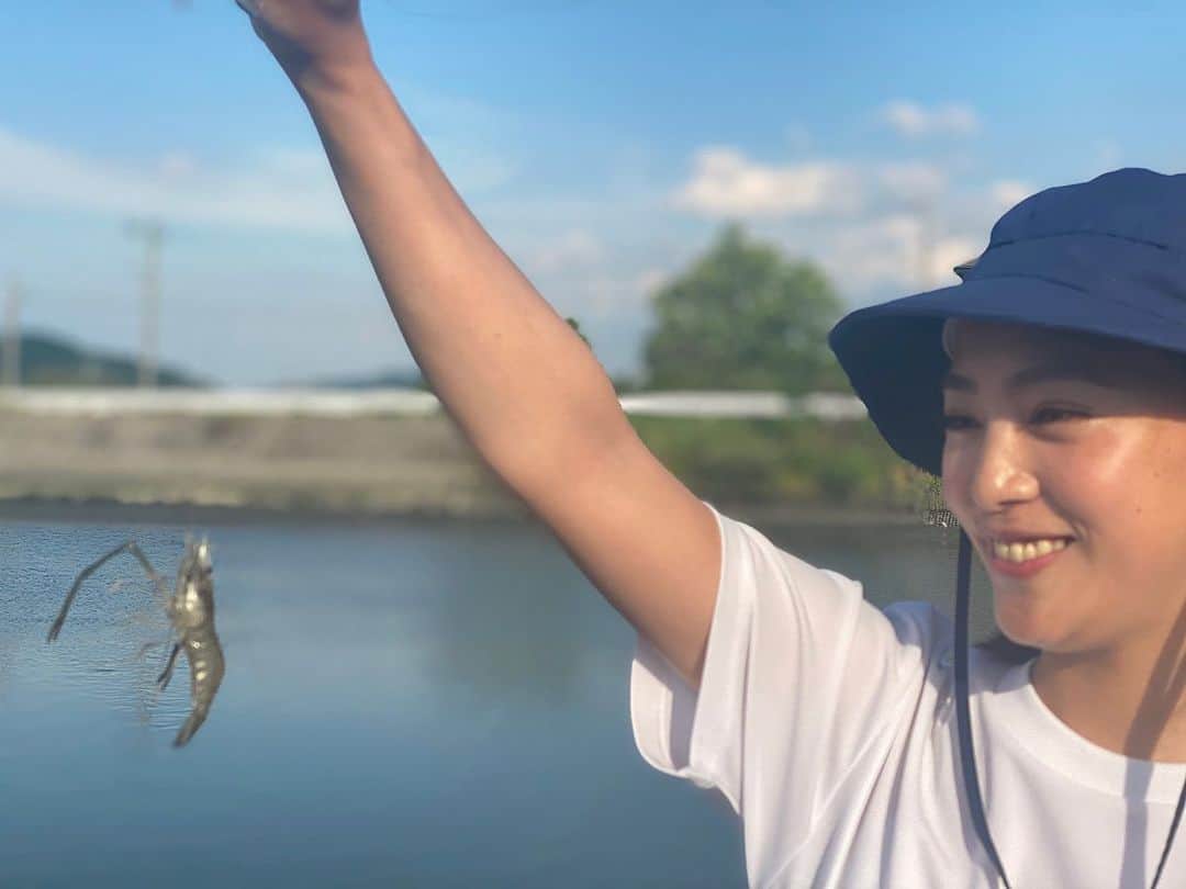 矢野由希子のインスタグラム：「初めてテナガエビ釣りしたよ この釣りもお手軽でおもしろかったよ🦐 子供といきたいな。おらんけど。 🦐 ストーリーの なに釣りでしょうクイズは 8割の方が正解でした 当たった方おめでとうございます💮  #テナガエビ #テナガエビ釣り #明日おいしくいただきます #釣り #釣りるれろ」