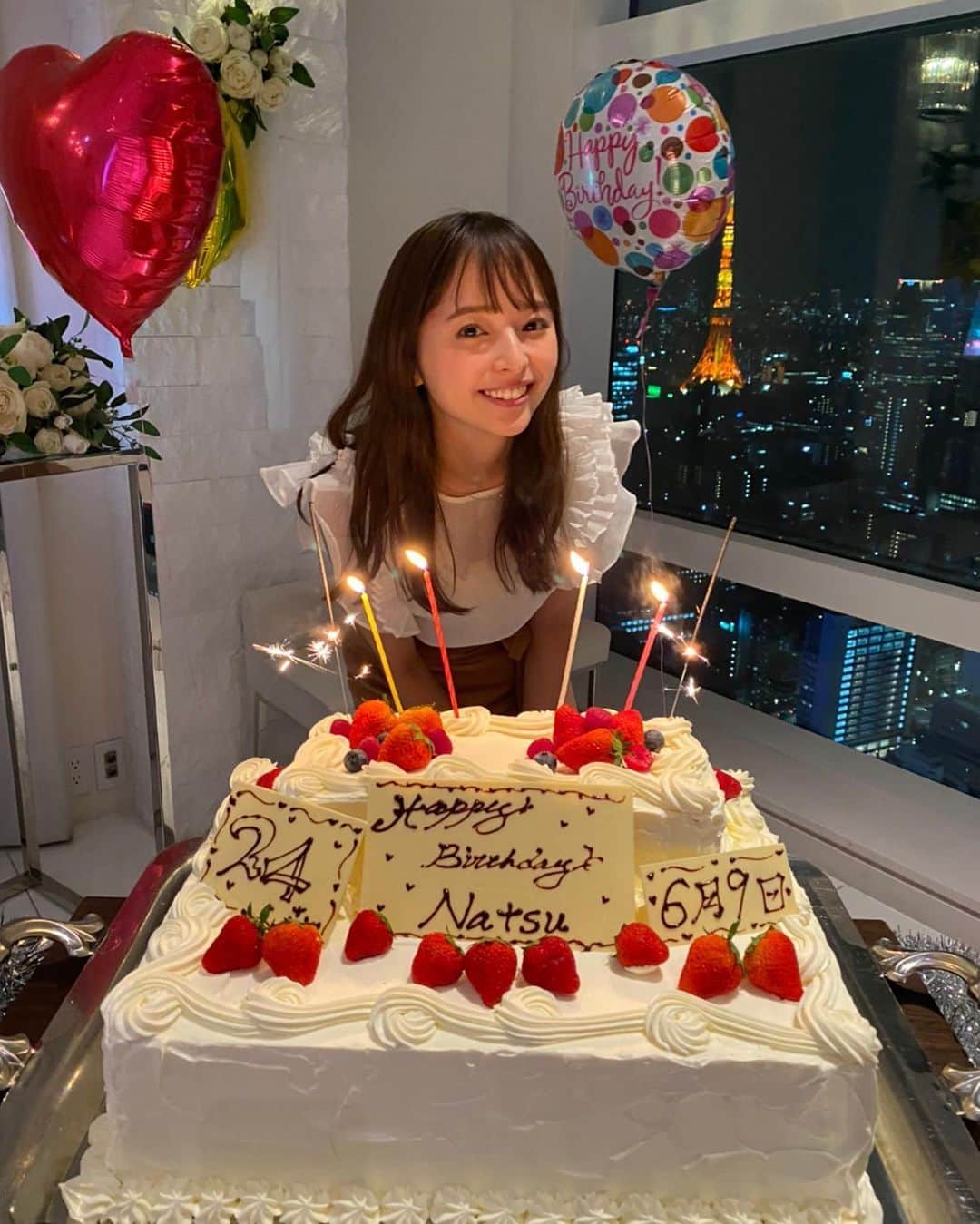 黒口那津のインスタグラム：「24歳になりました🥰 まだまだ全然実感がないし急に大人になった気がします、、笑 たくさんの人にお祝いしてもらえて幸せです💓😇 コメントやdm、動画を作ってくれた人もいました🥺 幸せ者です🤍」