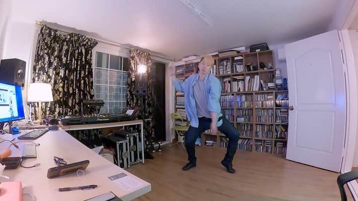 JaeWon Shimのインスタグラム：「작업 하다 말고 춤추고 싶어서... #춤만추고싶다 #freedance」