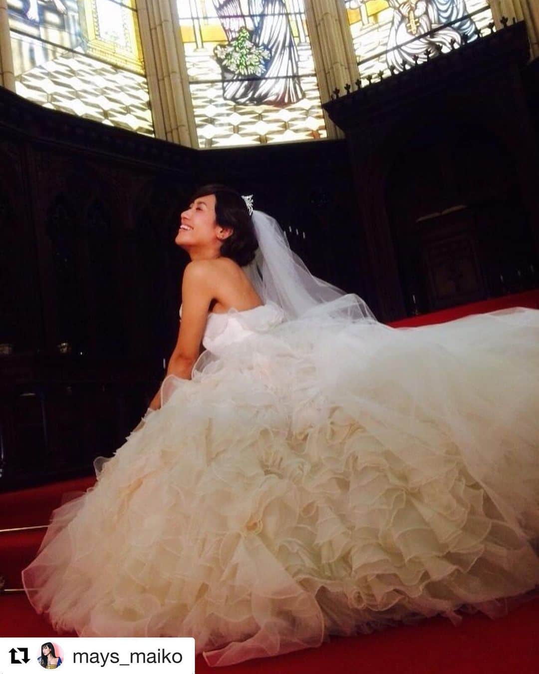 NAUGHTY BO-Zのインスタグラム：「6/26のライブの演出で使うので、結婚式の写真とかそれっぽいやつ送ってください👳‍♂️ . #Repost @mays_maiko with @get_repost ・・・ 皆さまにお願い‼︎ 6月26日のライブ「幻夏夢物語-万雷-」は、ステージ背景が全てフルスクリーンというとても素敵な会場でライブします。 そこで、演奏予定のある曲の中で、みなさんのウェディングフォトやムービーを使った演出をしたいなと👰🤵 . ということで、緊急大募集です💍 期限が短くてほんとごめん🙇‍♀️ どうかどうか、協力してもらえると嬉しいです💒 . これについてや、ライブについても話したいので、明日6/12(金)22時頃からインスタライブでお話したいと思います❤︎❤︎❤︎ . . . 【募集内容】 ウェディングフォト・ムービーの募集 . ■思い出の結婚式のお写真や映像 例) ご自身の結婚式の思い出のシーン、ご両親やご家族ご友人など大切な方の結婚式など ■ご結婚予定の方のお写真や映像 例) 前撮りのお写真、結婚式で使用を予定しているムービー、式のご準備をされているお写真など . 【応募方法】 staff@clubmays.com こちらのメールアドレスまで、使用可能なお写真・映像のデータをアップロードいただいたURLを載せて送信ください。 お写真1〜5枚程度であればメールに直接添付いただいても大丈夫です。 その際、お名前やご提供くださった素材に関してのコメントもお書きくださると幸いです。 可能な限りデータでの募集をお願いいたしますが、データでのご提供が難しい場合はDVDのご郵送でも受け取り可能です。 その場合郵送いただいたDVDのご返却は出来かねますので、必ず複製したものをご郵送ください。 . ー郵送の場合の送り先ー 〒160-0002　東京都新宿区四谷坂町5-1 株式会社TWH　MAY’S映像担当 中江宛 TEL: 03-5361-7613 . 【募集期限】 2020年6月15日中まで (郵送の場合は必着) . 【ご提供・使用にあたっての注意事項】 ・データはなるべく非圧縮の高画質でご提供いただけますようお願いいたします。 ・動画素材の場合、音声の使用はございません。 ・お名前など個人情報に該当することは非公開での映像作成となりますので、ご安心ください。 ・ご提供いただいた素材はそのままの使用が前提となります。ボカシやモザイクなどの処理を加えることは出来かねますので、あらかじめご了承ください。 ・ご提供くださったお写真や映像は、6月26日(金)配信ライブ「幻夏夢物語 -万雷-」で演奏される曲の演出として使用いたします。 ・あまりにもたくさんのご協力があった場合、ご提供いただいたにもかかわらず全ての素材を使用できない可能性もあることをあらかじめご了承ください。」