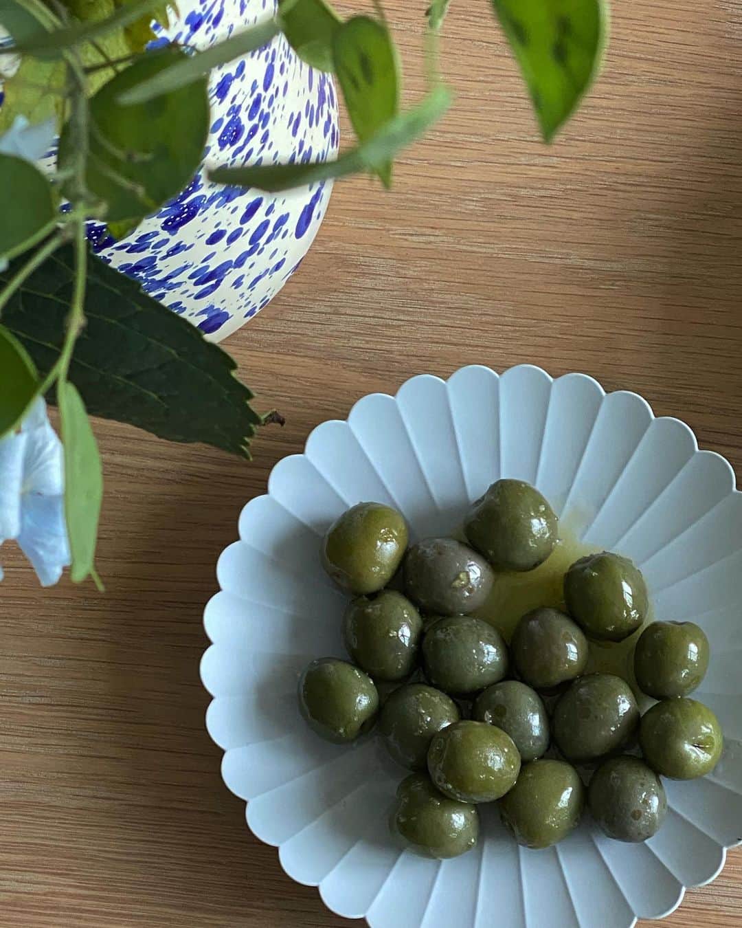 Mathilde Goehlerのインスタグラム：「Before dinner snack 🦦」