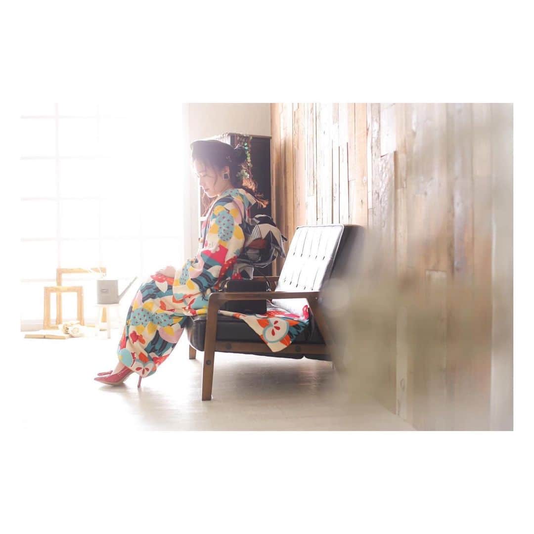 のインスタグラム：「🌱 furisode ♡ 当日レンタル、撮影、持込 全て受け付けております🙆‍♀️ :  #StudioCiel #スタジオシエル #BIGHOP #印西振袖 #千葉県振袖 #白井振袖 #美容師 #千葉 #おしゃれ振袖コーデ  #成人式 #振袖 #シエフリ #natural #antique #photo #fashion #coordinate #写真館 #振袖コーデ #振袖ヘア #モダン #レトロ #古典 #着物 #ストレート #エヌドット #前撮り」
